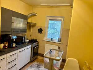Apartament 3 camere decomandat Dambovita vedere pe doua parti etaj 3 amenajat centrala proprie