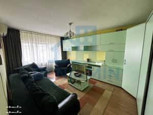 2 Decomandate-51mp-Etaj 3-Balcon-Pivnita-Mobilat-Utilat-Parcare-Triaj — miniatura 1