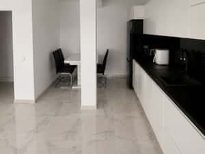Apartament modern cu gradina proprie de 100 mp si acces la piscina — miniatura 4