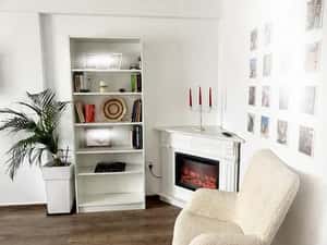 Apartament cu 2 camere, loc de parcare, curte cu loc de joacă, foișor — miniatura 3