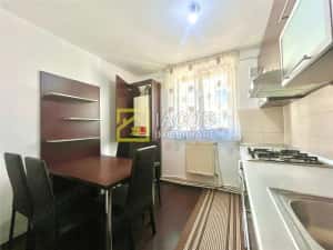 Apartament 3 camere decomandate, strada Martir Horia, Bacau — miniatura 3