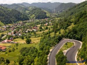 FILM! 1.450 mp intravilan, la DN, incantare peisagistica, Bran, Moieciu, Brasov — miniatura 3