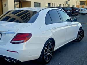 Mercedes-Benz E 220 4MATIC Automată 194 HP Diesel — miniatura 4