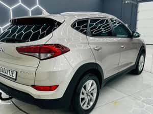 HYUNDAI TUCSON SUV Diesel 2016 cu 225.000 km — miniatura 3