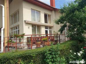 Vila zona Colinelor D+P+E , sc 480 mp , teren 1200, piscina , constr 2001, gaz — miniatura 2