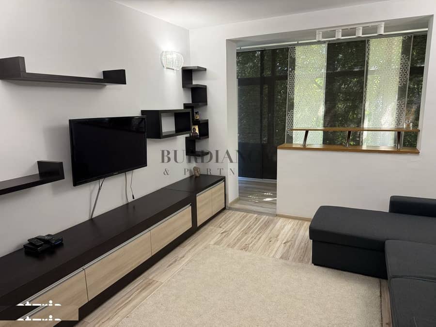 Apartament cu 2 camere de închiriat - Metrou Favorit — fotografie 1 din 6