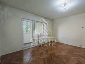 Apartament de vanzare cu 3 camere, 2 bai, 2 balcoane, zona Aradului