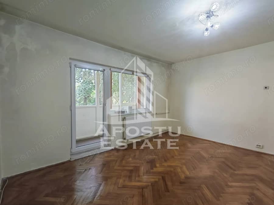 Apartament de vanzare cu 3 camere, 2 bai, 2 balcoane, zona Aradului — fotografie 1 din 8