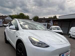 Tesla Model Y SUV electric 514 cp — miniatura 3