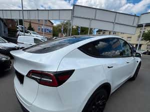Tesla Model Y SUV electric 514 cp — miniatura 4