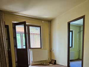 Se vinde imobil cu 3 camere, cu balcon,  liber. — miniatura 3