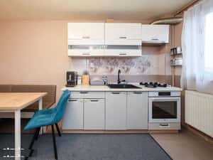 Apartament 3 camere cu balcon in Brașov — miniatura 1