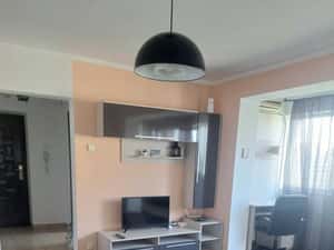 Particular inchiriez apartament 3 camere Piata Ramnicul Sarat.