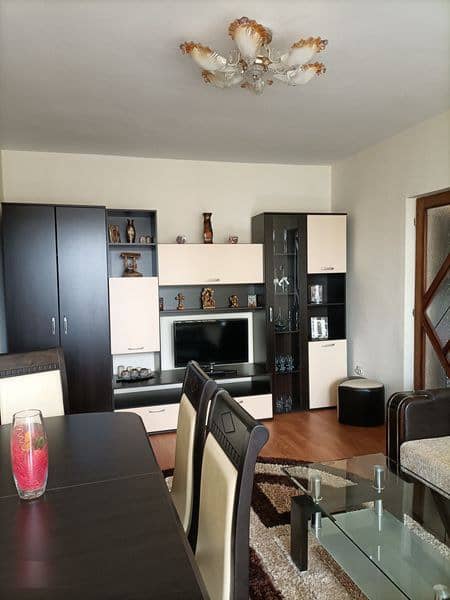 Apartament cu 3 camere — fotografie 1 din 6