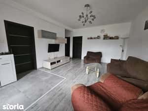 Vand apartament 3 camere decomandate , la vila + curte individuala — miniatura 4