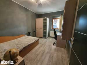 Vand apartament 3 camere decomandate , la vila + curte individuala — miniatura 6