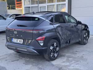Hyundai Kona Luxury 1.6 Hybrid 2024 usor avariat — miniatura 4
