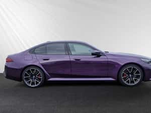 BMW M5 Hibrid 2025 - 17750 km - Violet — miniatura 2