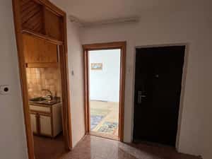 Apartament 2 camere, 56 mp, decomandat, etaj 2, ideal pentru renovare — miniatura 2