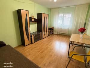 Langa Palas Mall! Apartament 3 camere 60mp decomandat cu centrala — miniatura 3