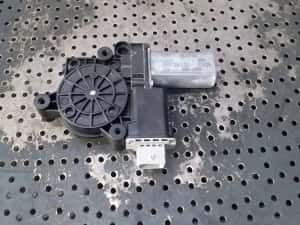 Motoras macara stanga fata opel corsa e x15 71019003 50000158 — miniatura 2