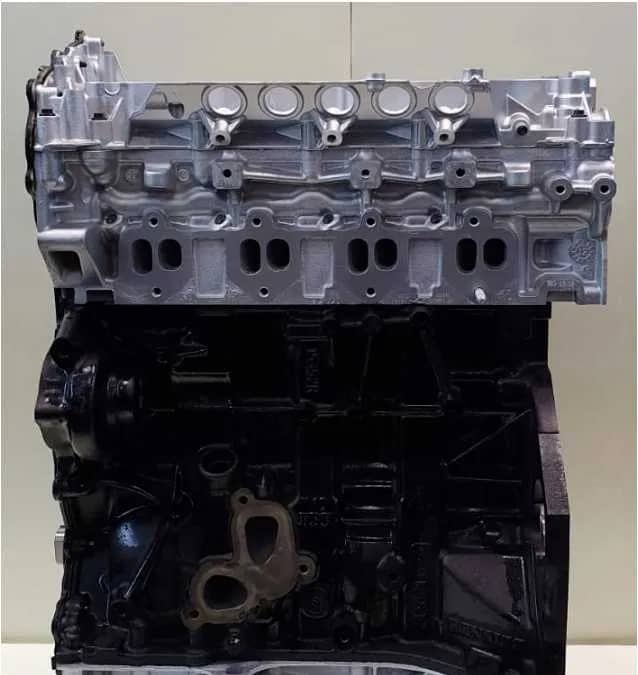 Motor 2.3 DCI 165 FWD biturbo  M9T702 Master MovanoNV400 — fotografie 1 din 7