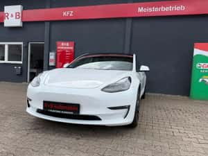 Tesla Model 3 - 36.196 km - 37.854 EUR