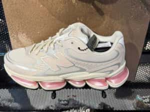 Noile modele NEW BALANCE , la 2 perechi primiti o jacheta CADOU ! — miniatura 8