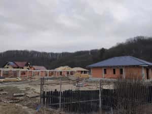 Casa la rosu in Rasnov. Brasov. — miniatura 5