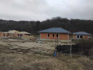 Casa la rosu in Rasnov. Brasov. — miniatura 7