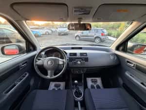 Suzuki Swift 1.3i 4x4/75000 km/ Posibilitate rate fixe/ Garantie/ Transport gratuit! — miniatura 5