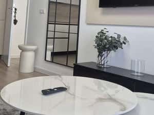 Apartament 3 camere de vânzare – zonă liniștită, ideal pentru familie — miniatura 4