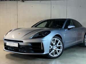 Porsche Panamera Hibrid 470 CP Automată 6.600 km