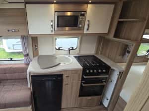 Rulota Swift Alpine4 2015 (4locuri) Centrala Truma, Off Camping, 1234KG  Pat Matrimonial, Baterie 12v — miniatura 5