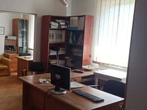 apartament 3 camere , etaj 1, langa tribunal — miniatura 4