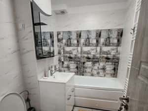 Apartament cu 2 camere renovat complet,se vinde cum este in imagine. — miniatura 1