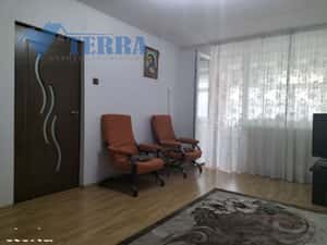Apartament cu 2 camere, central, utilat și mobilat
