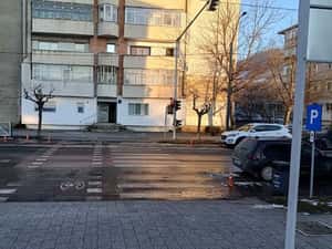Apartament 3 camere decomandat etaj 2 langa Scoala nr 2 din Moinesti — miniatura 2