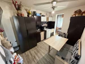 Apartament 3 camere, decomandat - zona Cetate — miniatura 3