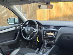 Skoda Octavia 2017*DSG*Xenon*Navi*171000 km — miniatura 5