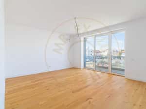 Apartament 3 camere Sisesti - vedere catre lac — miniatura 2