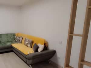 Garsoniera de închiriat + o camera de 18 mp, utilată si mobilata. — miniatura 5