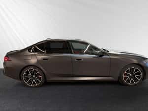 BMW M5 plug-in hybrid 2025, 727 CP, 68.600 km