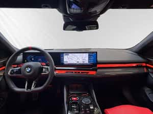 BMW M5 plug-in hybrid 2025, 727 CP, 68.600 km — miniatura 4
