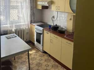 cv 123 Bd.Unirii, apartament 4 camere , etaj III+ garaj +beci — miniatura 3