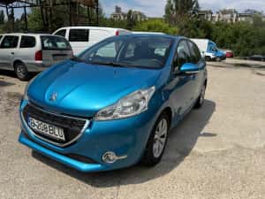 Vand Peugeot 208, masina personala.