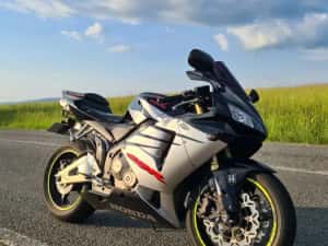 Vând Honda CBR 600 RR — miniatura 9