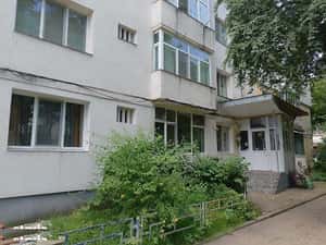 Inchiriez apartament 2 camere, parter,ultracentral in Pascani
