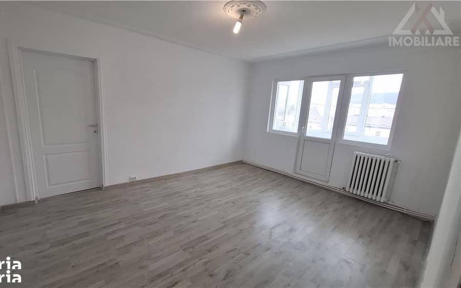 Apartament 3 camere Et.2! Alexandru, Balcon inchis! — fotografie 1 din 6