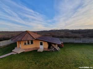 Vilă mare-individuală ,vederea panoramică Mănăstire și pădure — miniatura 3